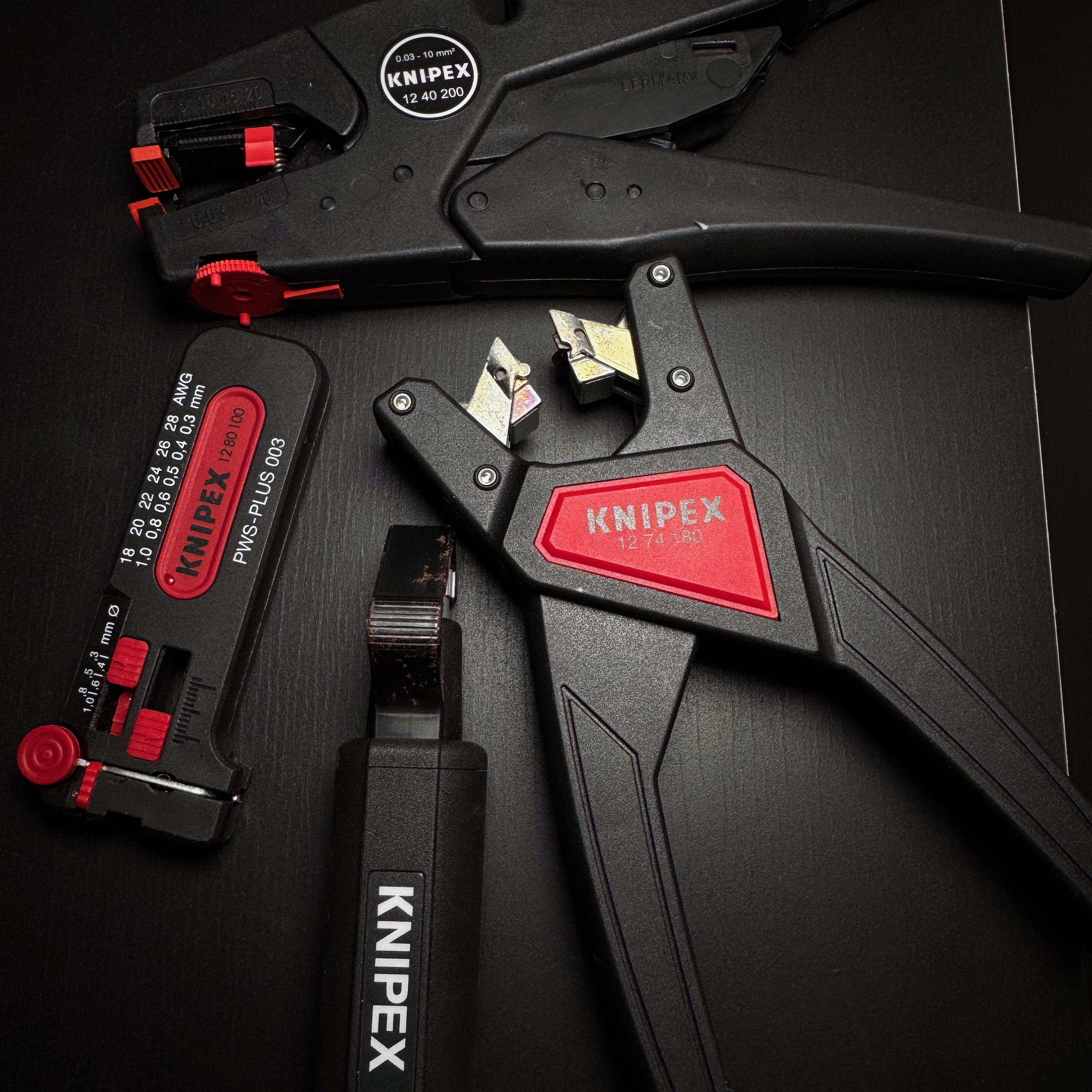 Several stripping tools from Knipex.